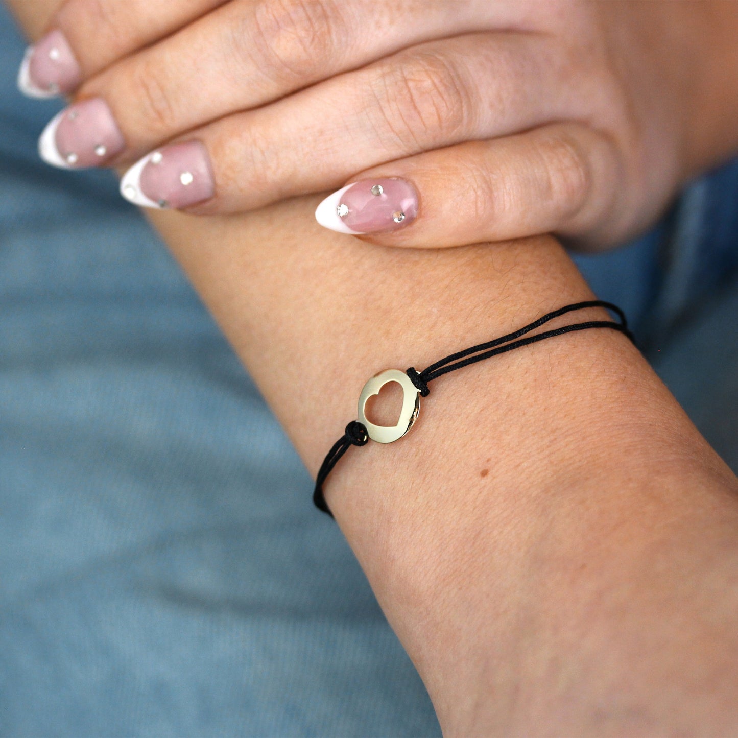 Bracelet réglable en or 9 carats avec cordon coloré et cœur ouvert