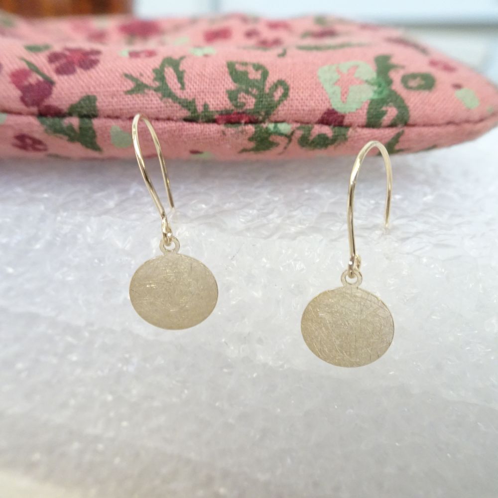 Boucles d'oreilles hameçons en or brossé 9 carats