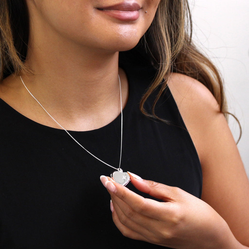Médaillon en forme de cœur gravable en argent sterling et cristal CZ sur chaîne de 35 à 80 cm