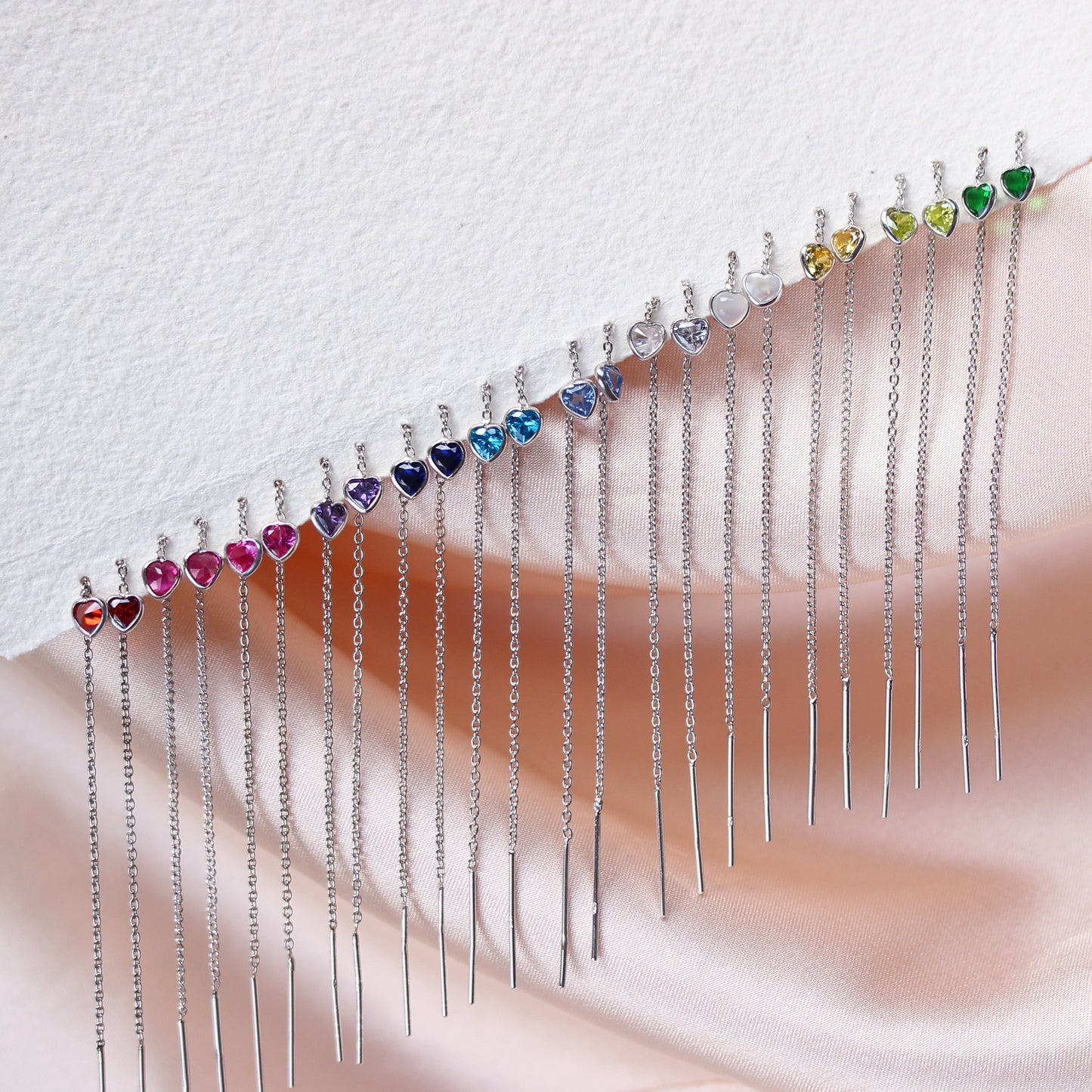 Boucles d'oreilles à enfiler en argent sterling et cristal CZ avec pierre de naissance en forme de cœur