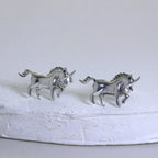 Boucles d'oreilles à tige licorne en argent sterling