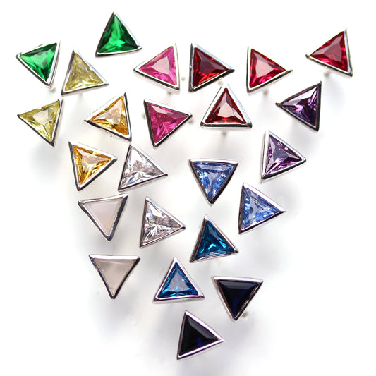Boucles d'oreilles à tige triangulaires en argent sterling et cristal CZ avec pierre de naissance