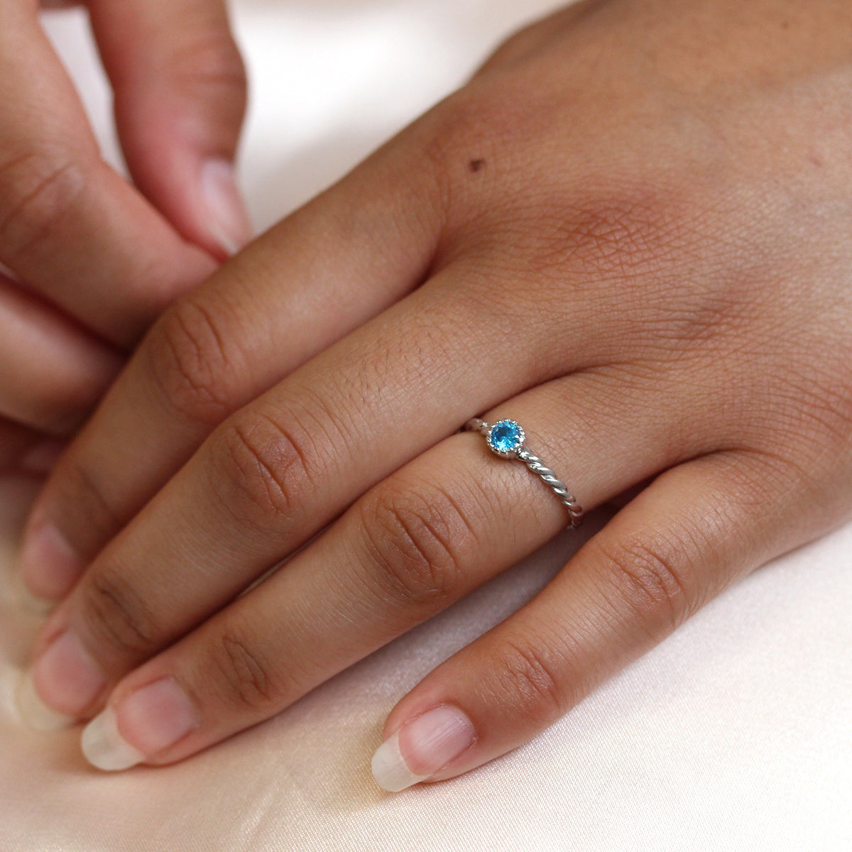 Bague en argent sterling et cristal CZ aigue-marine, pierre de naissance de mars, corde torsadée 48 - 62,5