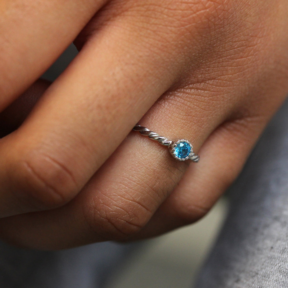 Bague en argent sterling et cristal CZ aigue-marine, pierre de naissance de mars, corde torsadée 48 - 62,5