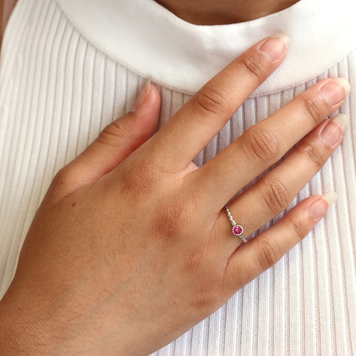 Bague en argent sterling et cristal CZ rubis, pierre de naissance de juillet, corde torsadée 48 - 62,5