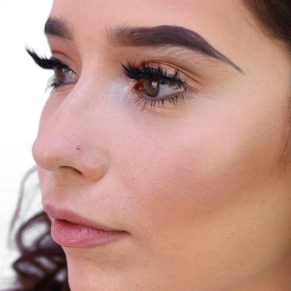 Clou de nez boule en or jaune 9 carats