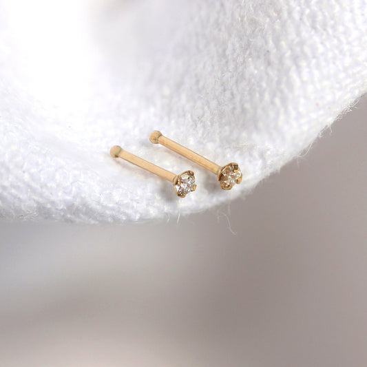 Clou de nez en or jaune 9 carats avec diamants