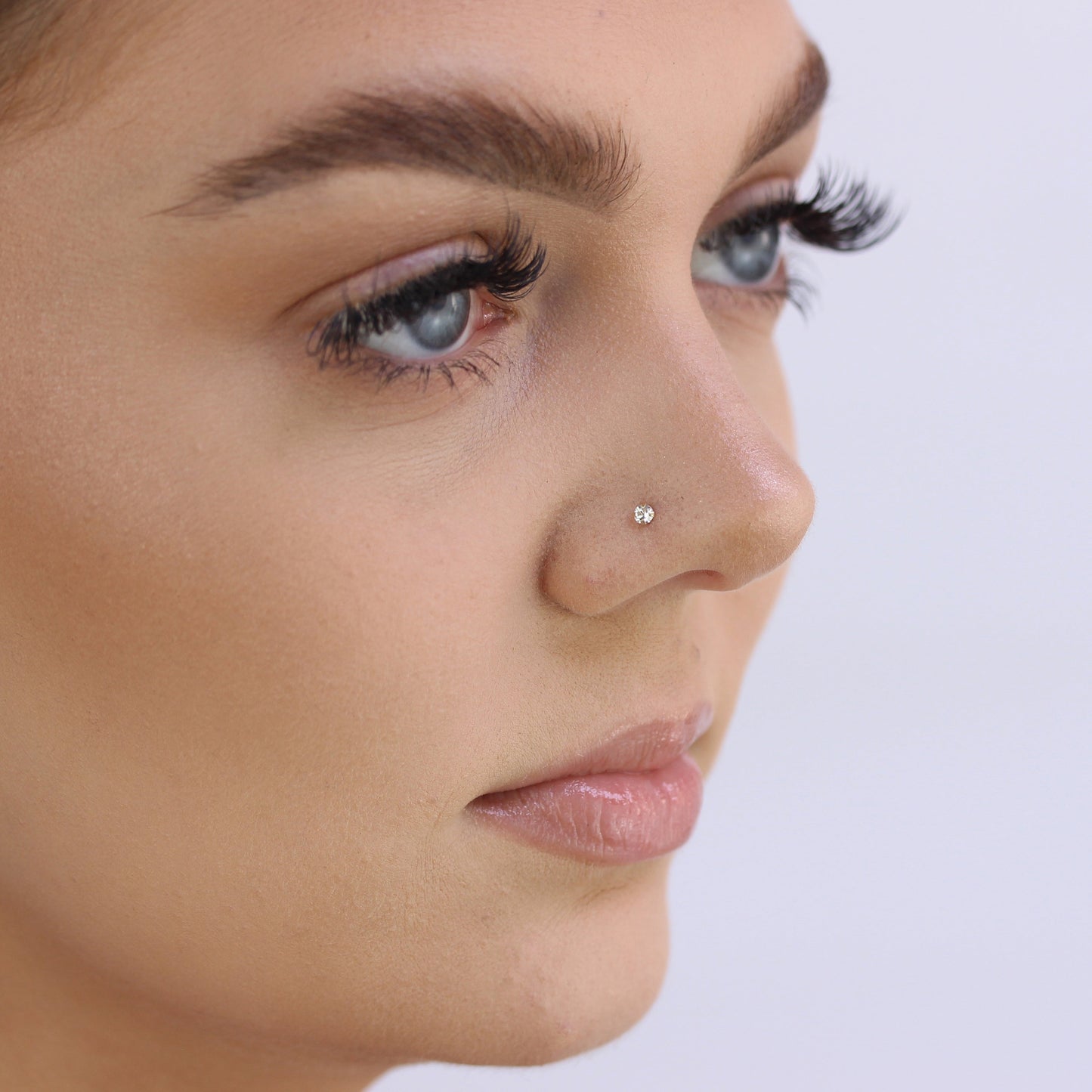 Piercing de nez en or 9 carats avec cristal en forme de L de 2,5 mm