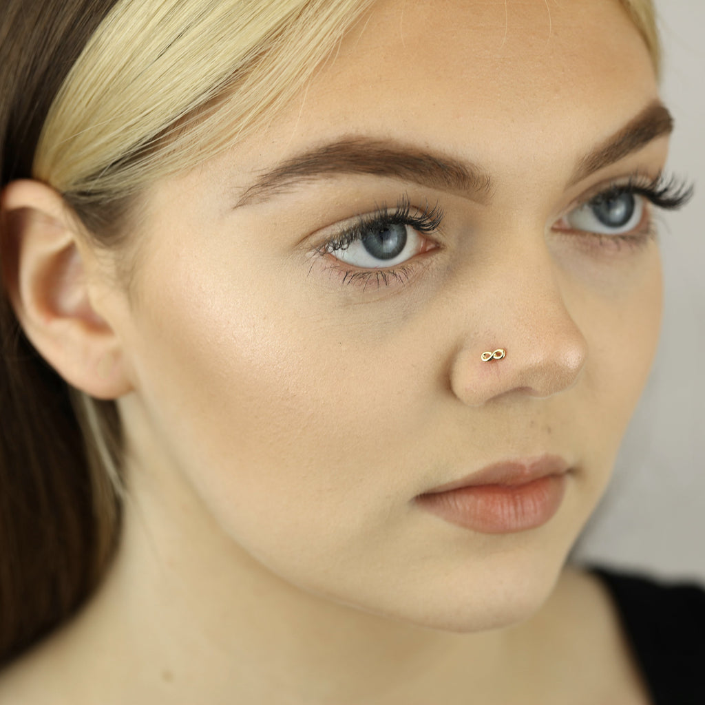 Clou de nez à boule en or 9 carats avec boucle infinie