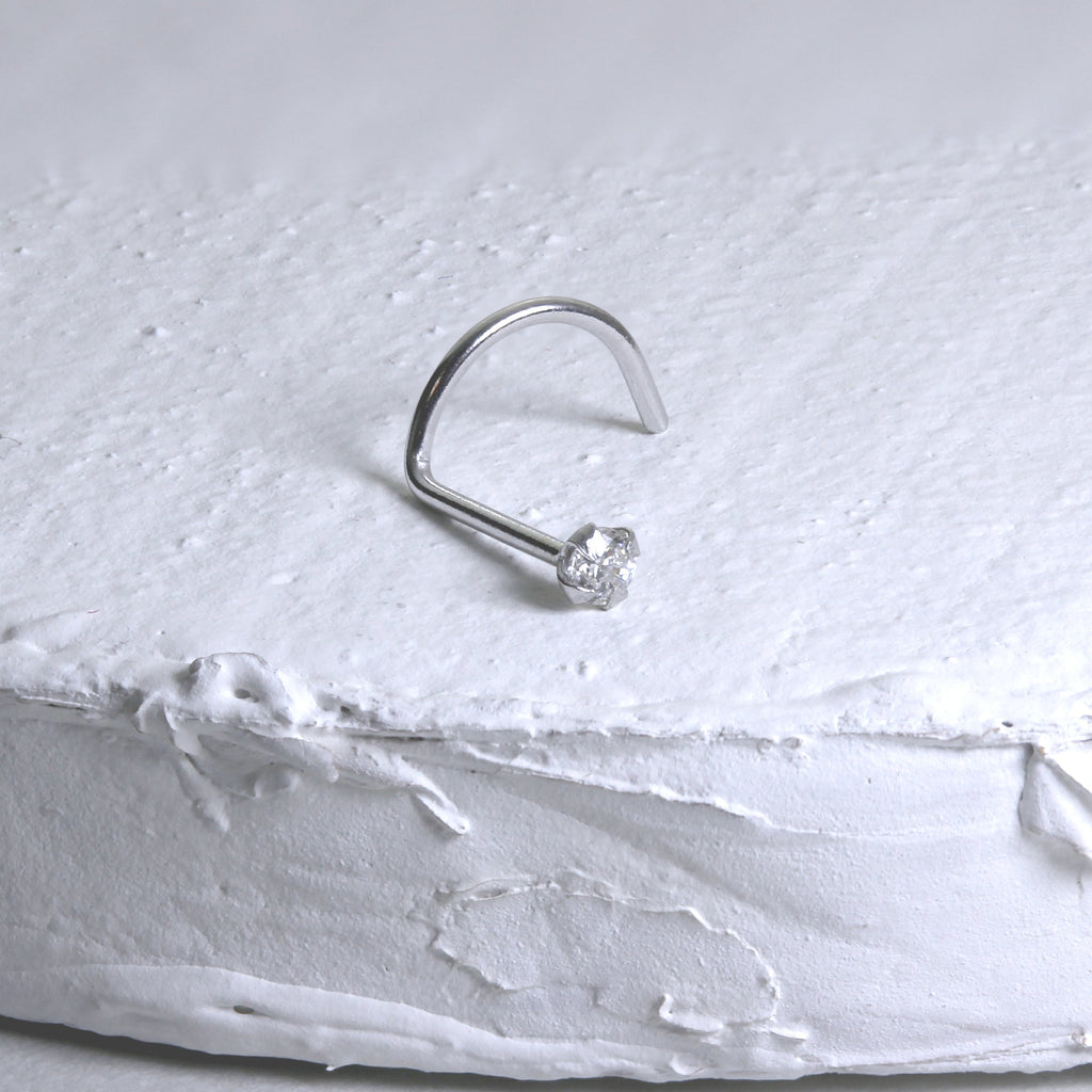 Piercing de nez à vis en or blanc 9 carats avec cristaux de zircone cubique