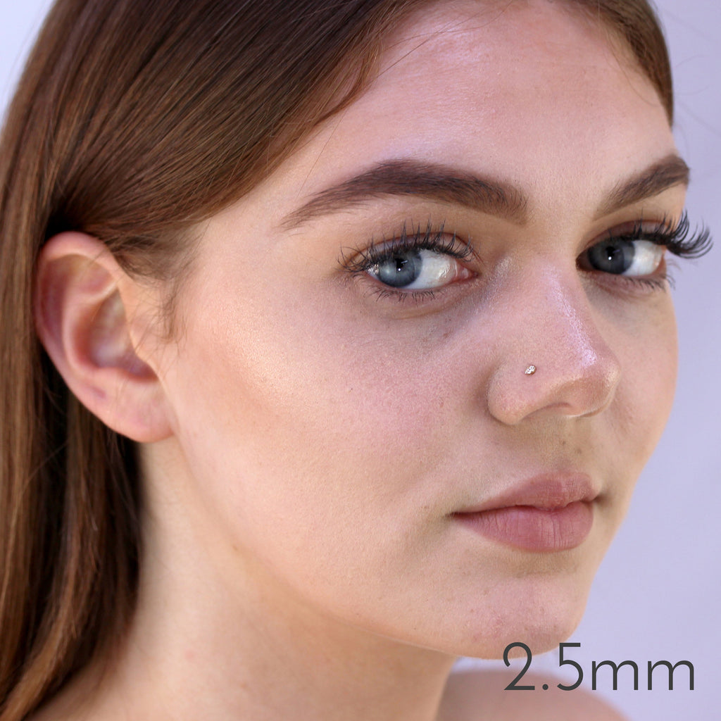 Piercing de nez à vis en or jaune 9 carats avec cristaux de zircone cubique