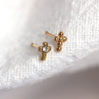 Clous de nez en or jaune 9 carats en forme de croix