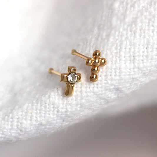 Clous de nez en or jaune 9 carats en forme de croix
