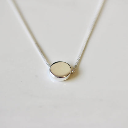 Collier en argent sterling avec disque rond de 40 cm