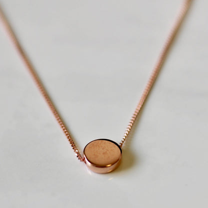 Collier en argent sterling plaqué or rose avec disque rond de 40 cm