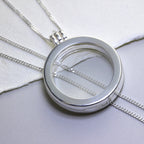 Grand médaillon flottant rond en argent sterling sur chaîne de 40 à 61 cm