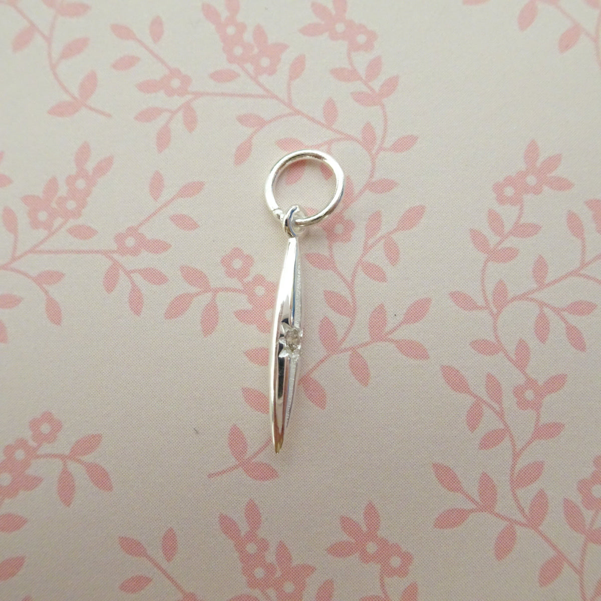 Pendentif en argent sterling et véritable diamant en forme de pointe