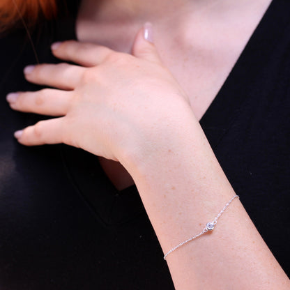 Bracelet Belcher fin en argent sterling avec cristal CZ rond et fermoir