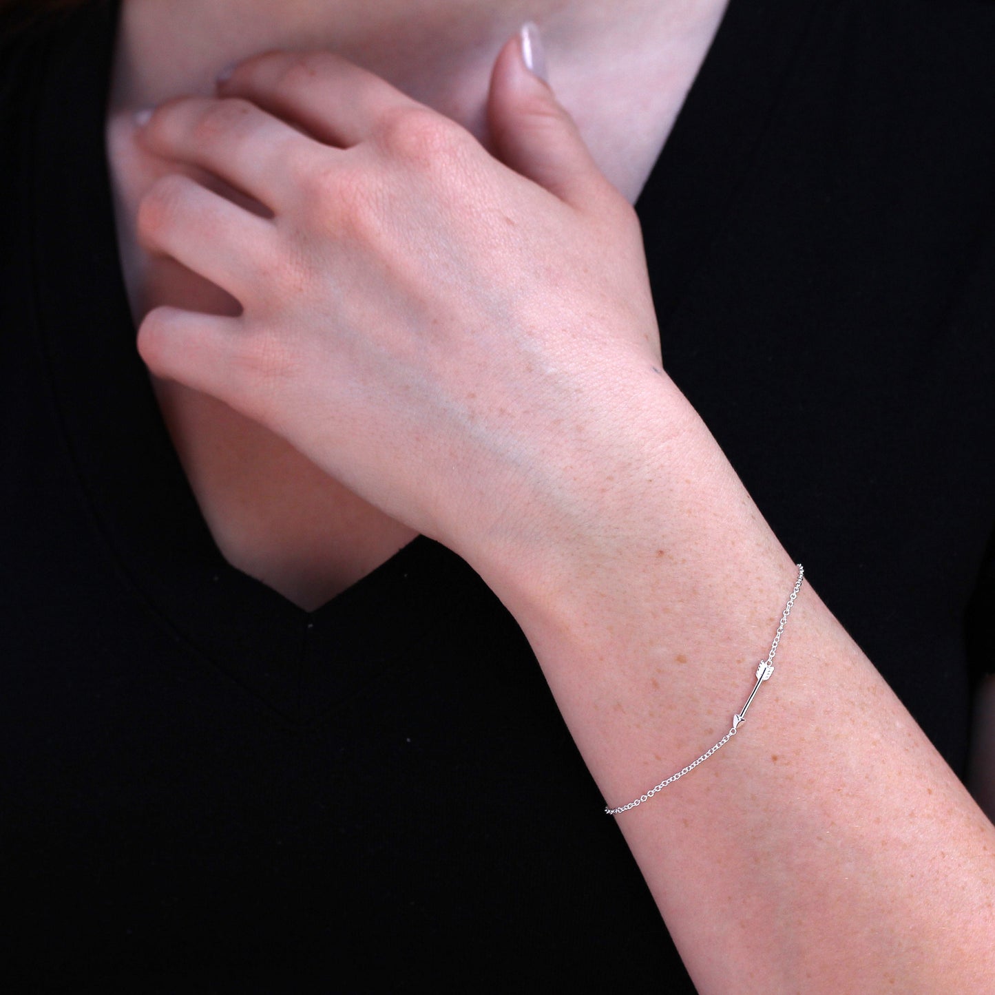 Bracelet flèche en argent sterling fin et léger de 18 cm avec fermoir mousqueton