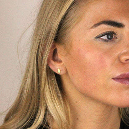 Boucles d'oreilles à tige en argent sterling plaqué or en forme de sapin de Noël