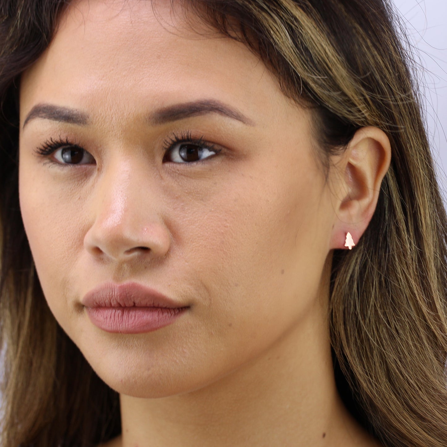 Boucles d'oreilles à tige en argent sterling plaqué or rose avec motif sapin de Noël