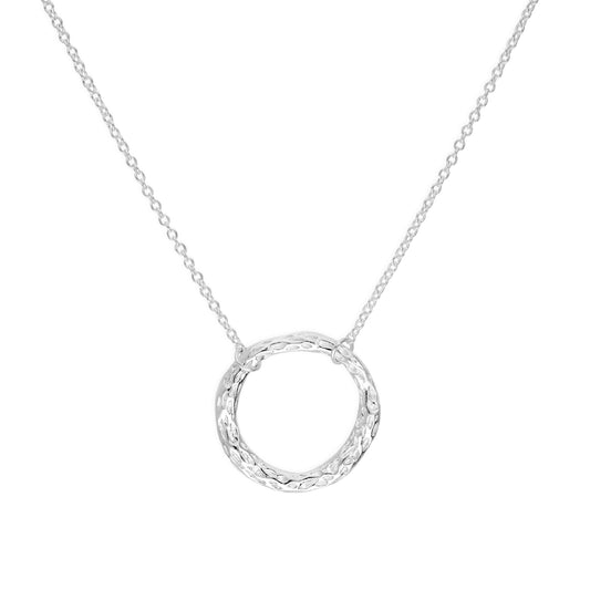 Collier en argent sterling martelé avec anneau Karma sur chaîne de 40 cm