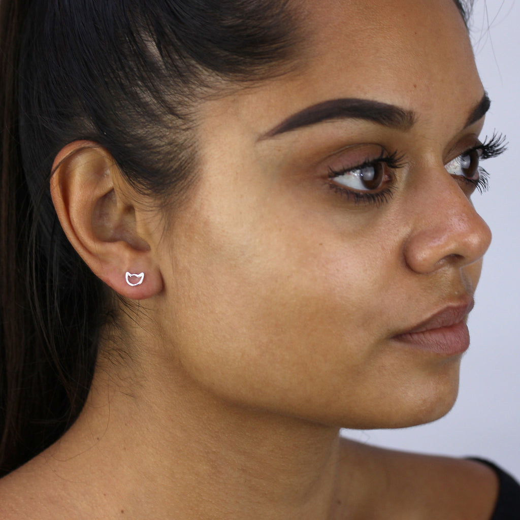Boucles d'oreilles à tige en argent sterling avec contour de tête de chat