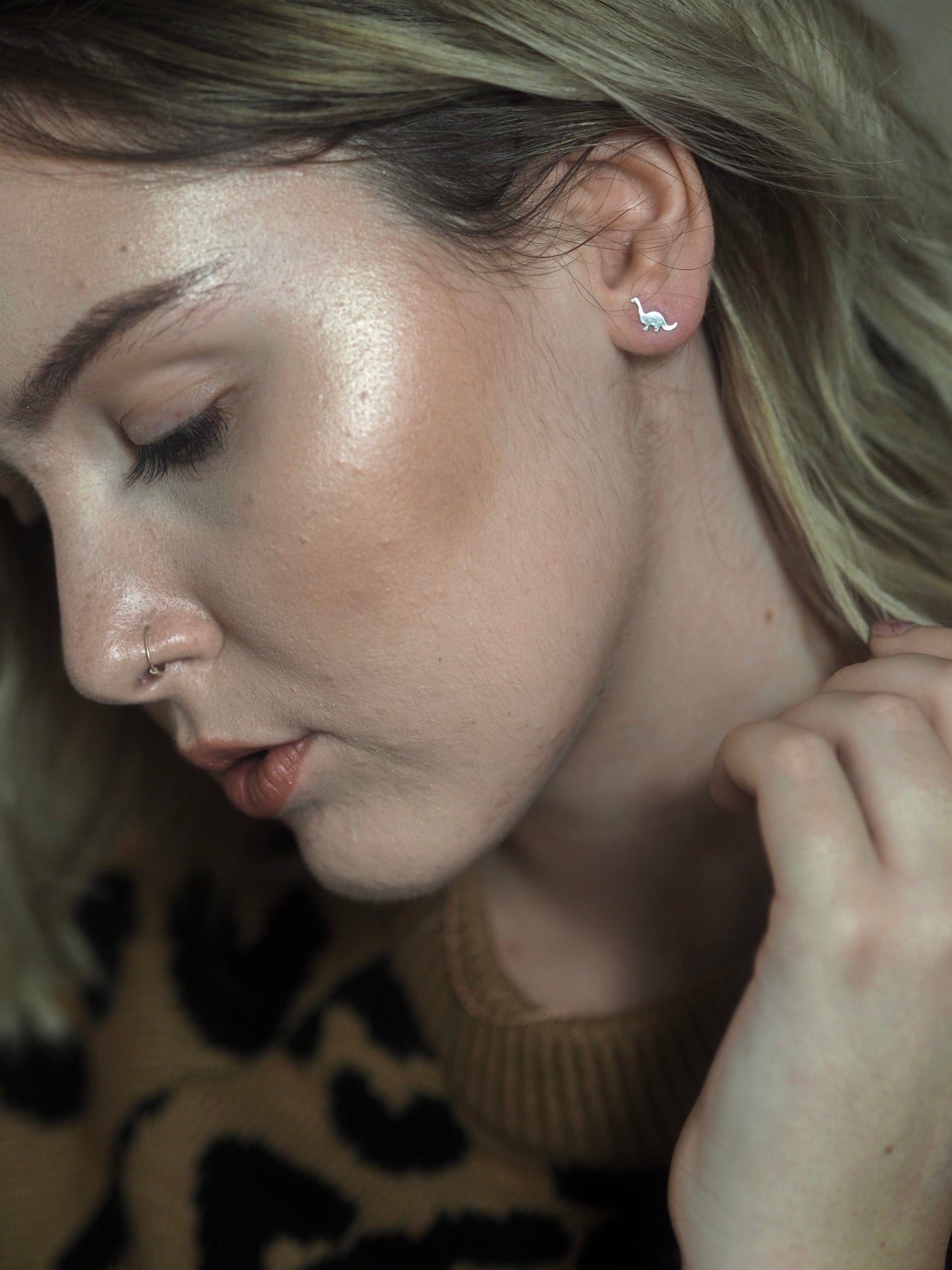 Boucles d'oreilles à tige en argent sterling en forme de dinosaure Diplodocus