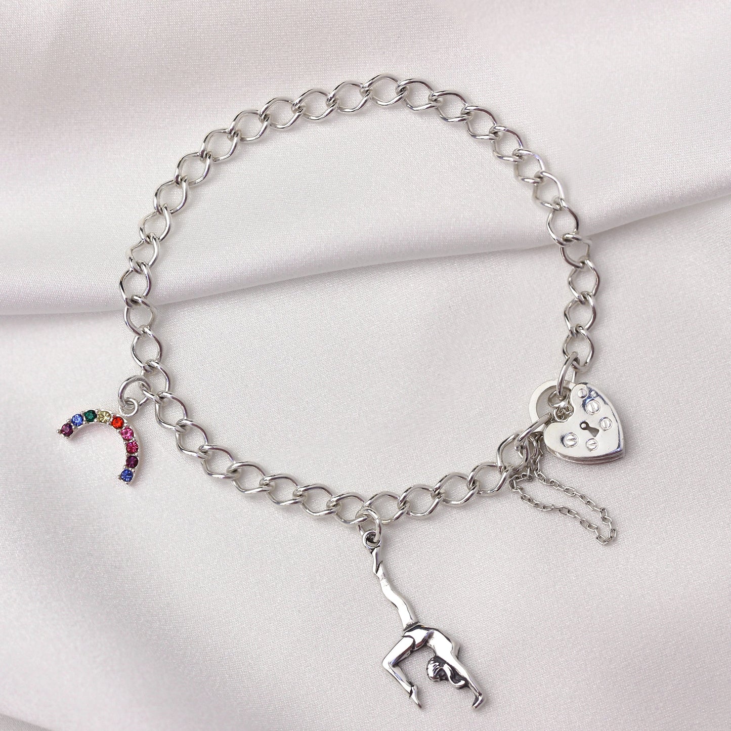 Bracelet à breloques en argent sterling avec fermoir en forme de cœur