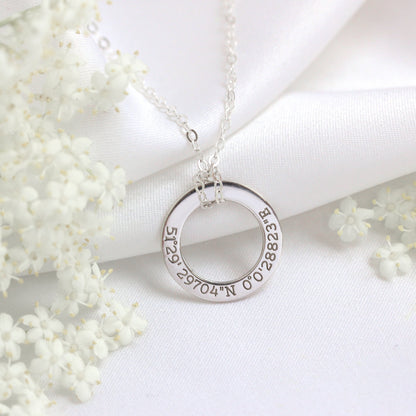 Collier personnalisé en argent sterling avec cercle coordonné
