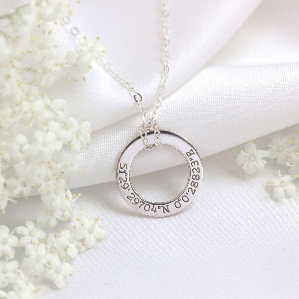 Collier personnalisé en argent sterling avec cercle coordonné