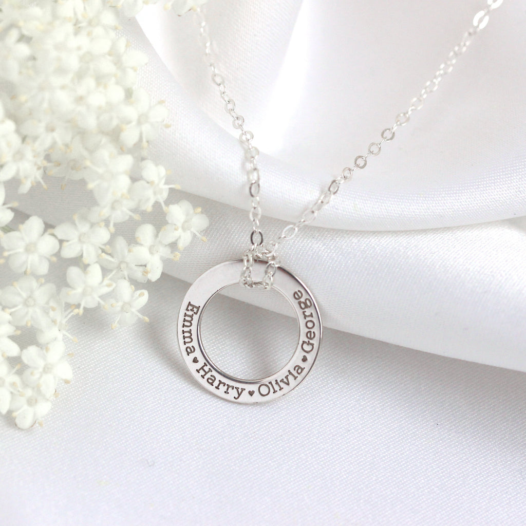 Collier cercle personnalisé en argent sterling avec nom