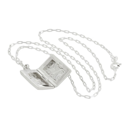 Médaillon rectangulaire en argent sterling avec motif floral sur chaîne de 40 à 61 cm
