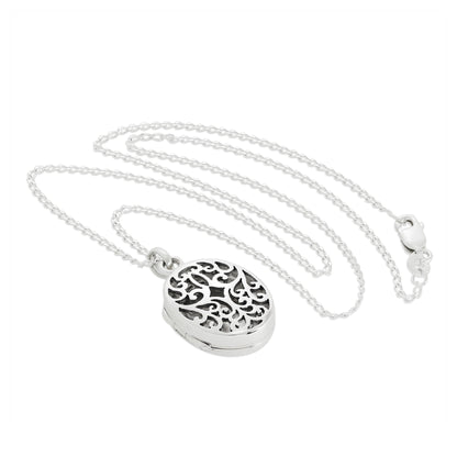 Médaillon ovale en argent sterling avec motif en filigrane découpé sur chaîne de 40 à 61 cm