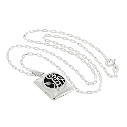 Médaillon rectangulaire en argent sterling de style Mackintosh sur chaîne de 40 à 61 cm