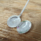 Médaillon ovale en argent sterling avec fleurs sur chaîne de 40 à 61 cm
