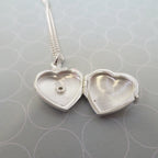 Petit médaillon en argent sterling en forme de cœur avec diamant sur chaîne de 40 à 61 cm