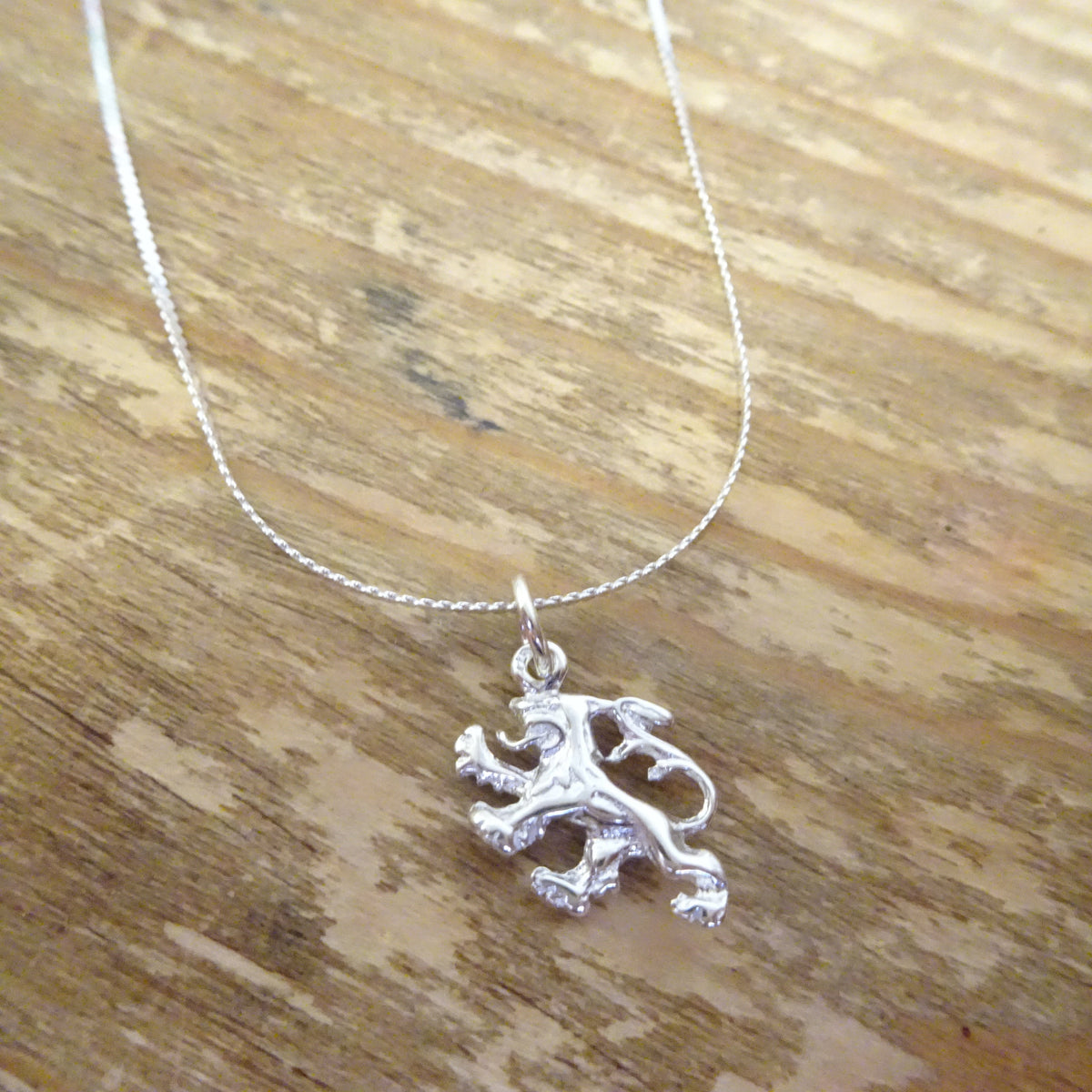 Collier avec pendentif en argent sterling représentant un lion rampant anglais de 40 à 81 cm