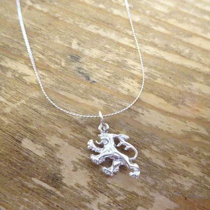 Collier avec pendentif en argent sterling représentant un lion rampant anglais de 40 à 81 cm