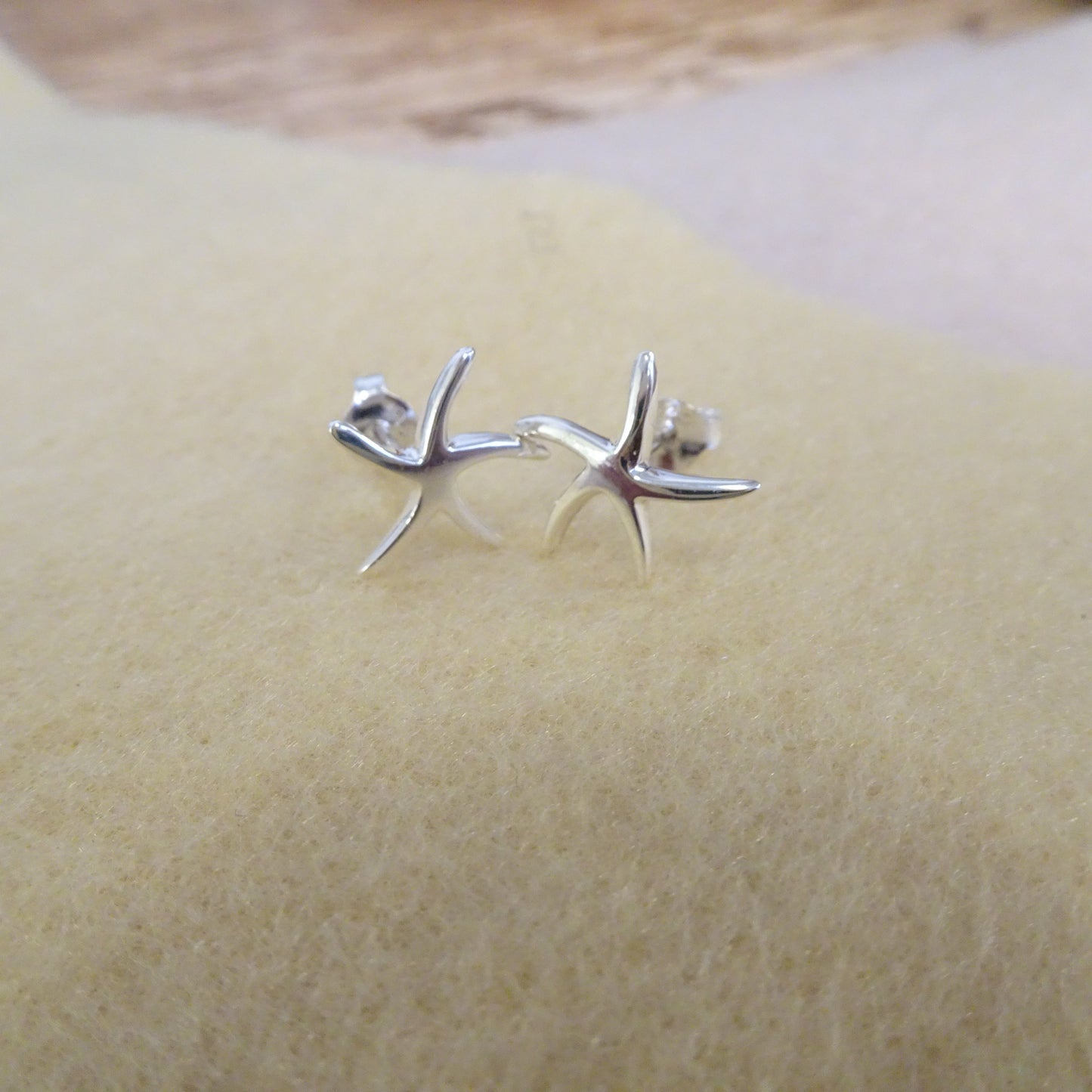 Boucles d'oreilles à tige en argent sterling avec petites étoiles de mer