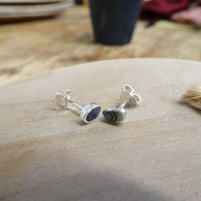 Boucles d'oreilles à tige en argent sterling et ormeau ovale de 6 mm