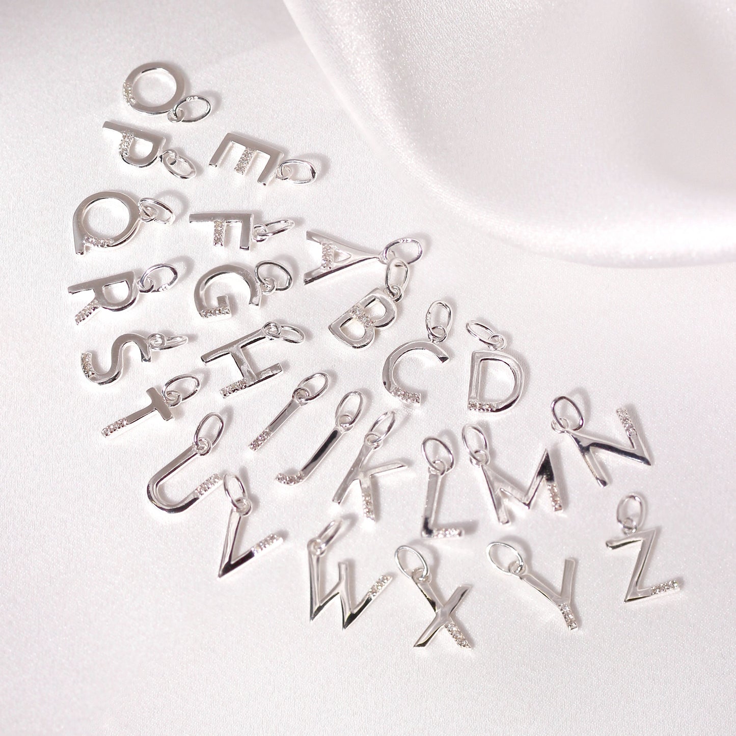 Pendentif lettre de l'alphabet A à Z en argent sterling et triple diamant 1,2 pt