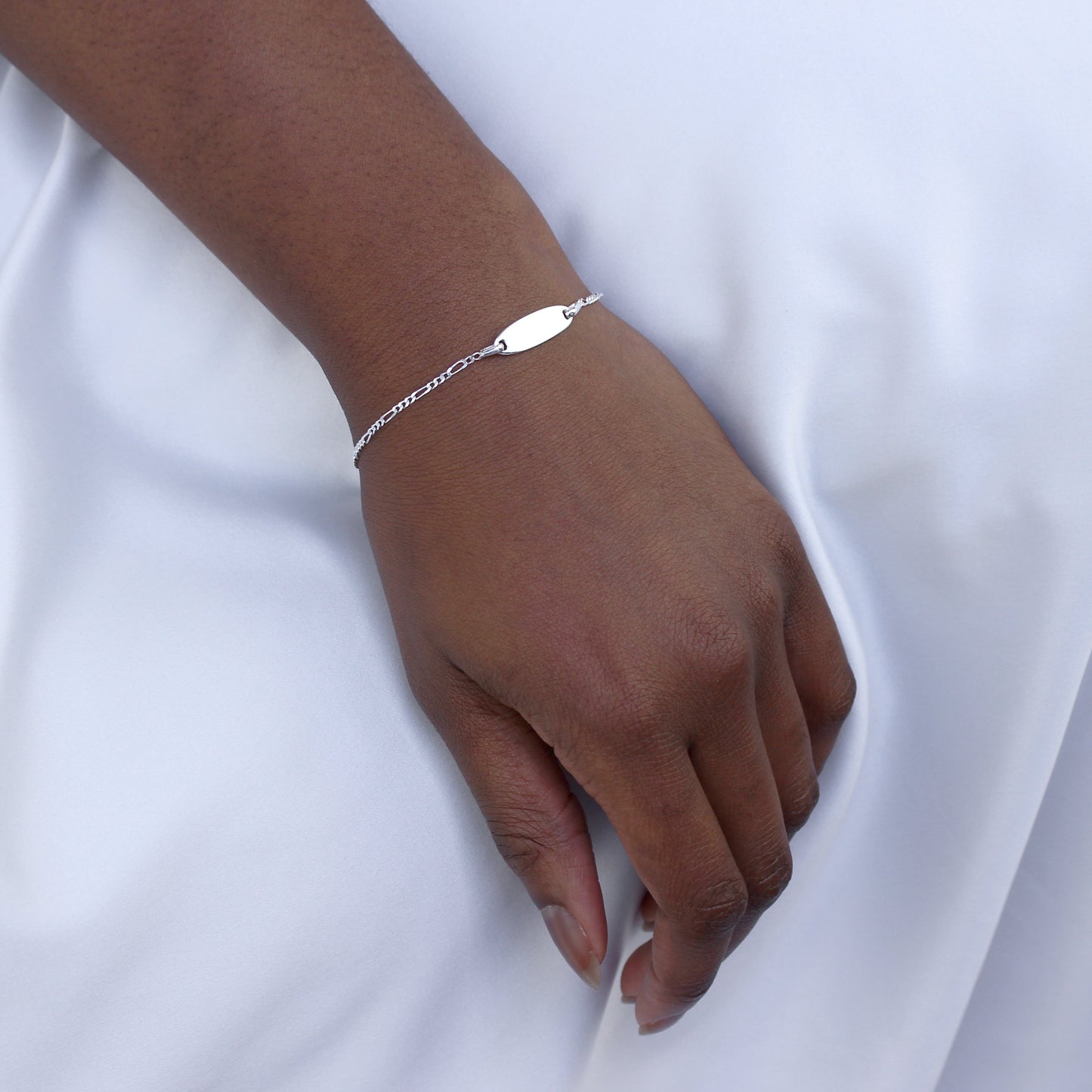 Bracelet en argent sterling avec plaque d'identification gravable et chaîne Figaro de 18 cm