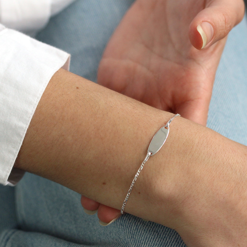 Bracelet en argent sterling avec plaque d'identification gravable et chaîne Figaro de 15 cm