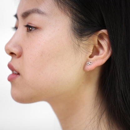 Boucles d'oreilles à tige en argent sterling avec nœud