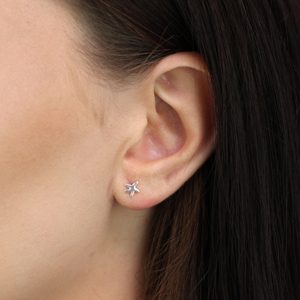 Petites boucles d'oreilles à tige en argent sterling en forme d'étoile de mer