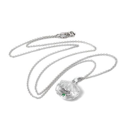 Collier en argent sterling avec coquille d'huître et pierre de naissance émeraude en cristal CZ