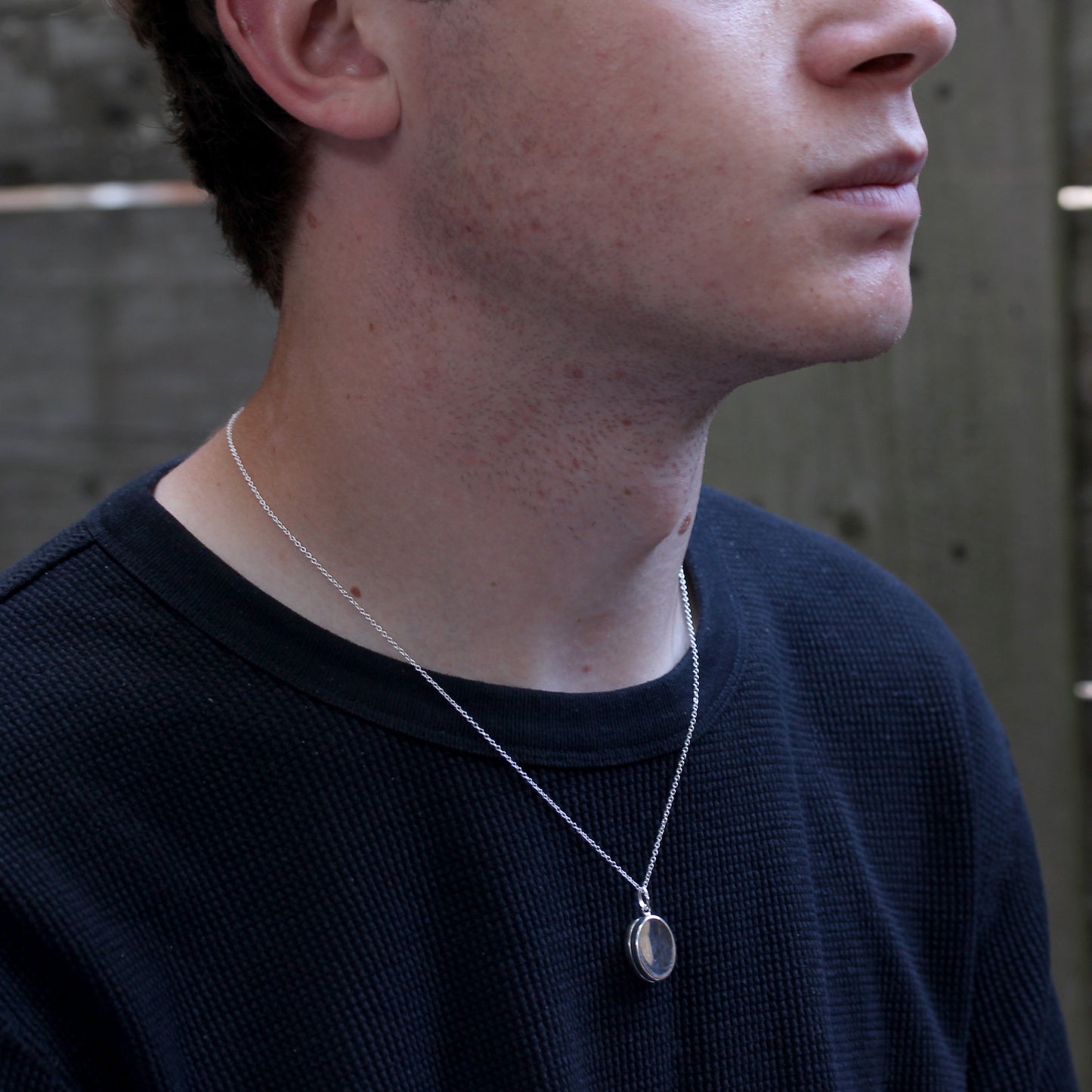 Collier médaillon ovale en argent sterling sur chaîne