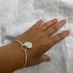 Bracelet jonc en argent sterling avec crochet et œillet et breloque cœur gravable