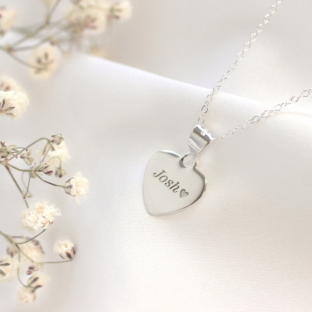 Petit collier cœur gravable en argent sterling sur chaîne de 45 cm
